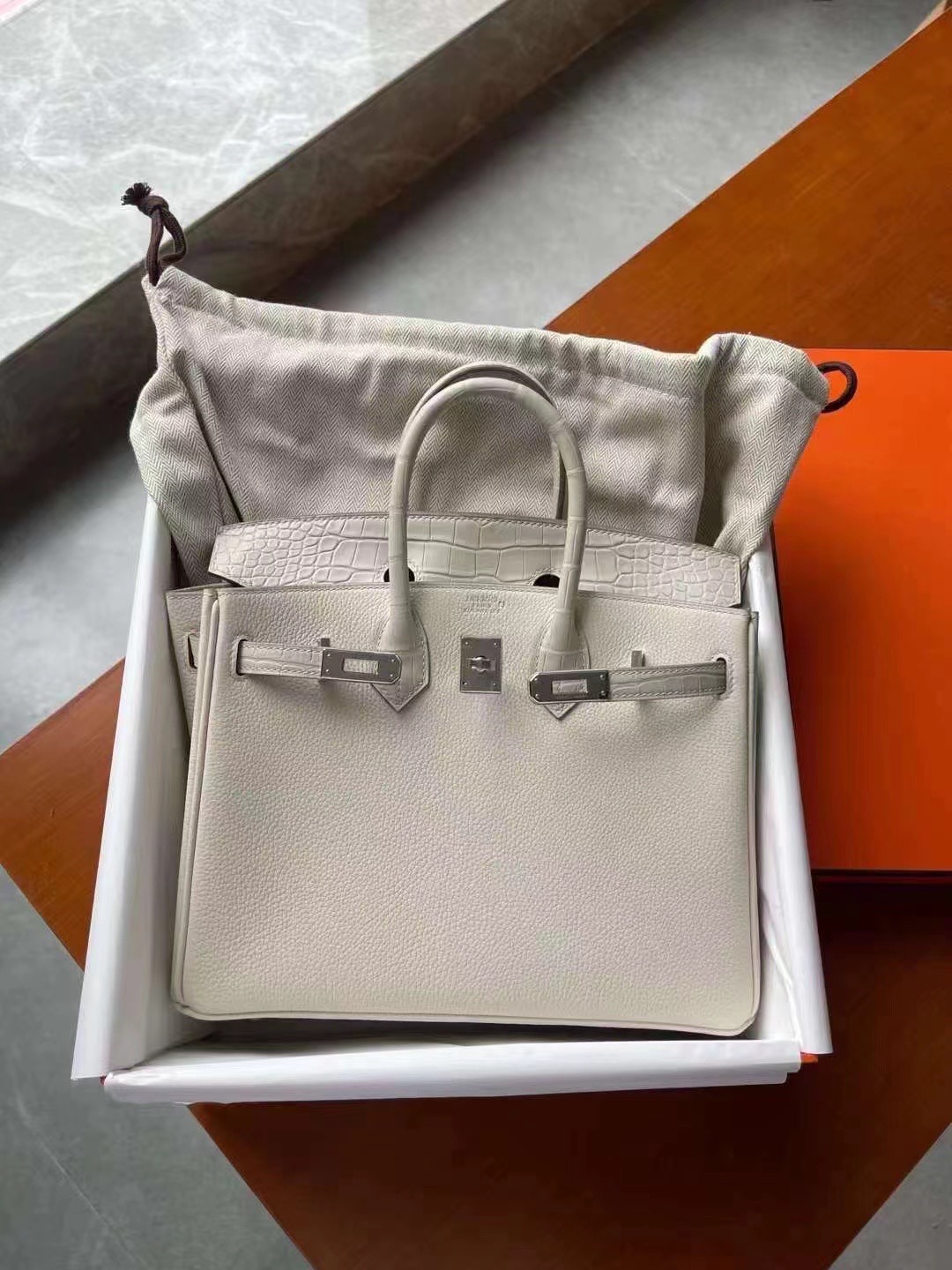 에르메스 버킨백25 화이트 은장 악어가죽 핸들